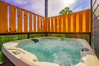 hot tub at smoky mountain cabin