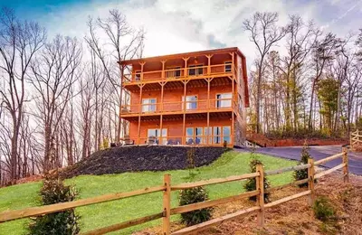 Indoor pool cabin in Pigeon Forge