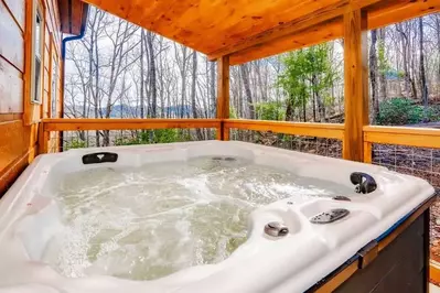 hot tub in luxury cabin