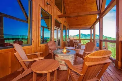 Fire Pit on deck of pigeon forge luxury cabin