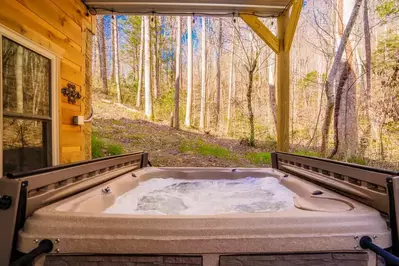 Luxury cabin hot tub in Gatlinburg cabin